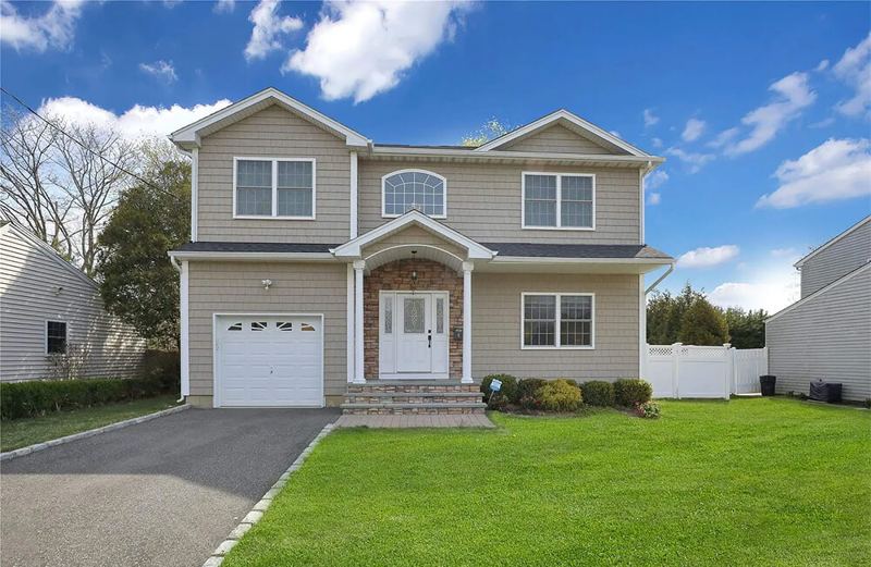 Roof replacement in Hempstead, NY, completed by Hempstead Remodeling